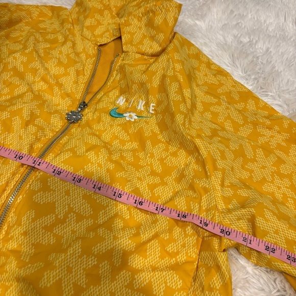 Women's Nike Sportswear AOP Woven Jacket Yellow Daisy Size Small - Picture 8 of 16